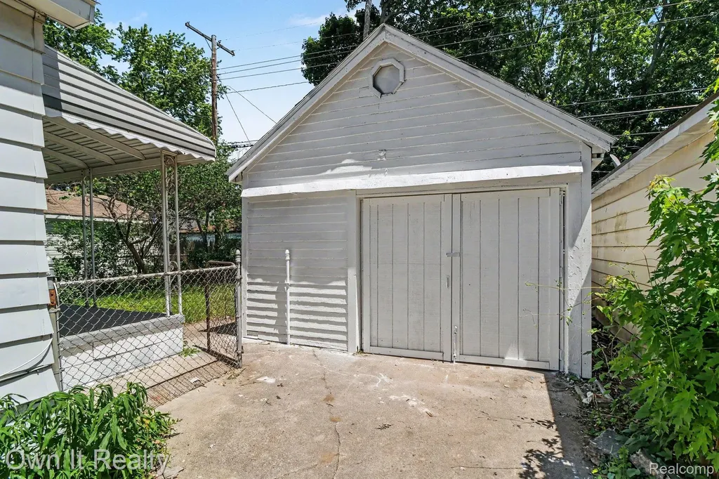 23432 Couzens Avenue Hazel Park City MI 48030