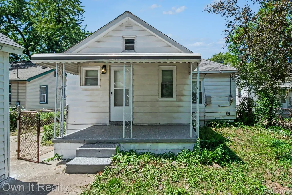 23432 Couzens Avenue Hazel Park City MI 48030
