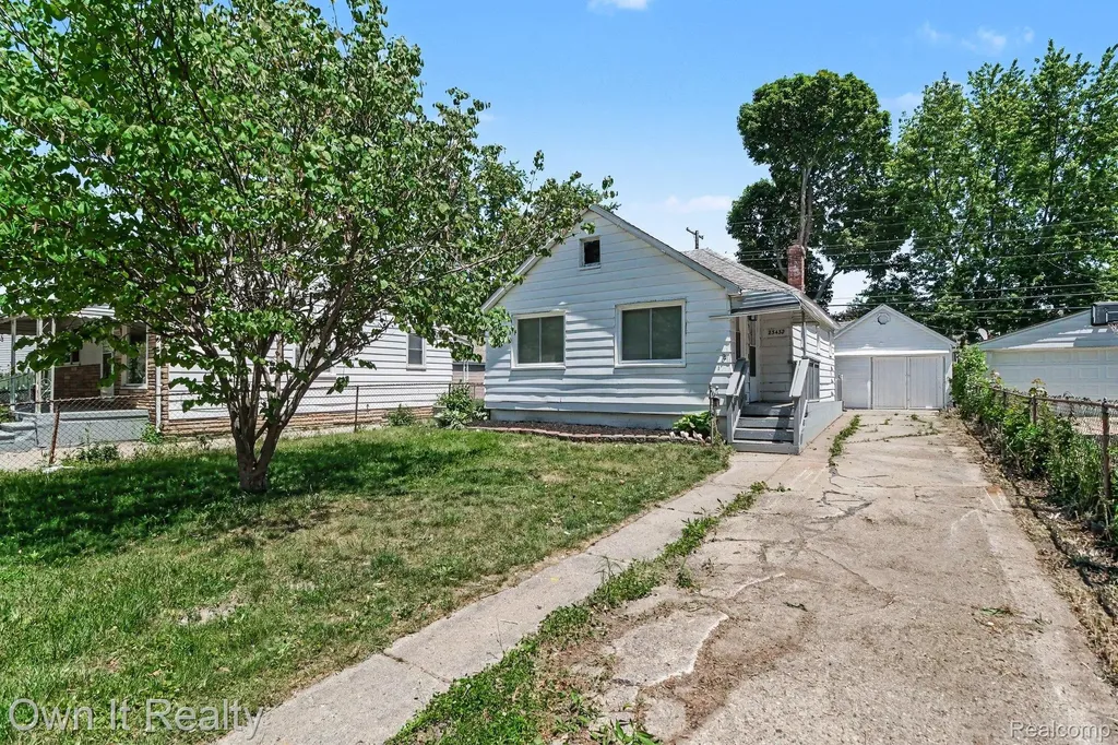 23432 Couzens Avenue Hazel Park City MI 48030
