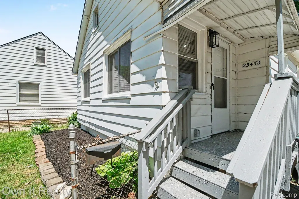 23432 Couzens Avenue Hazel Park City MI 48030