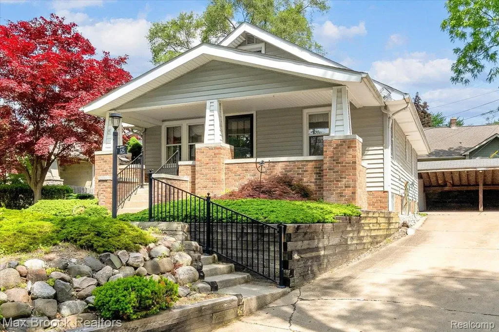 325 Parkdale Avenue Rochester City MI 48307
