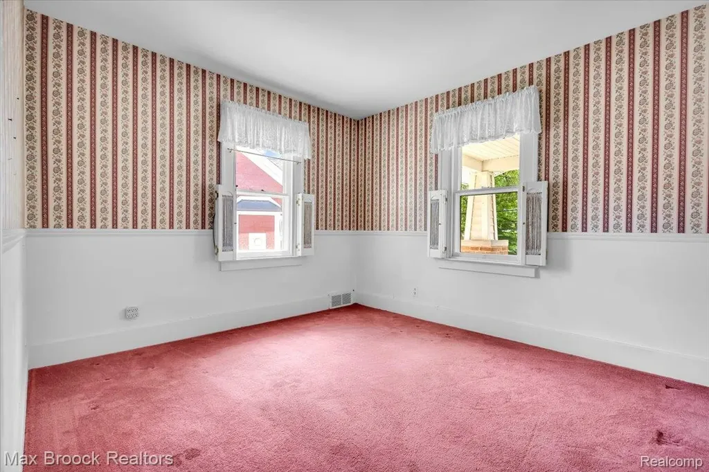 325 Parkdale Avenue Rochester City MI 48307