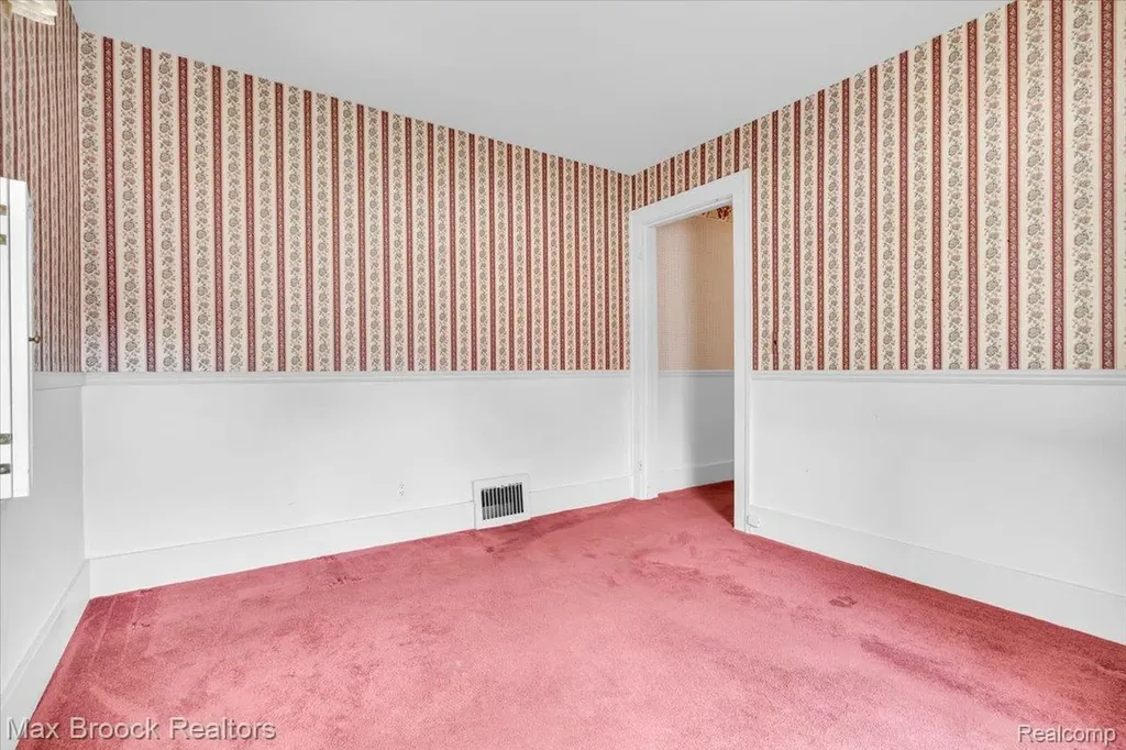 325 Parkdale Avenue Rochester City MI 48307