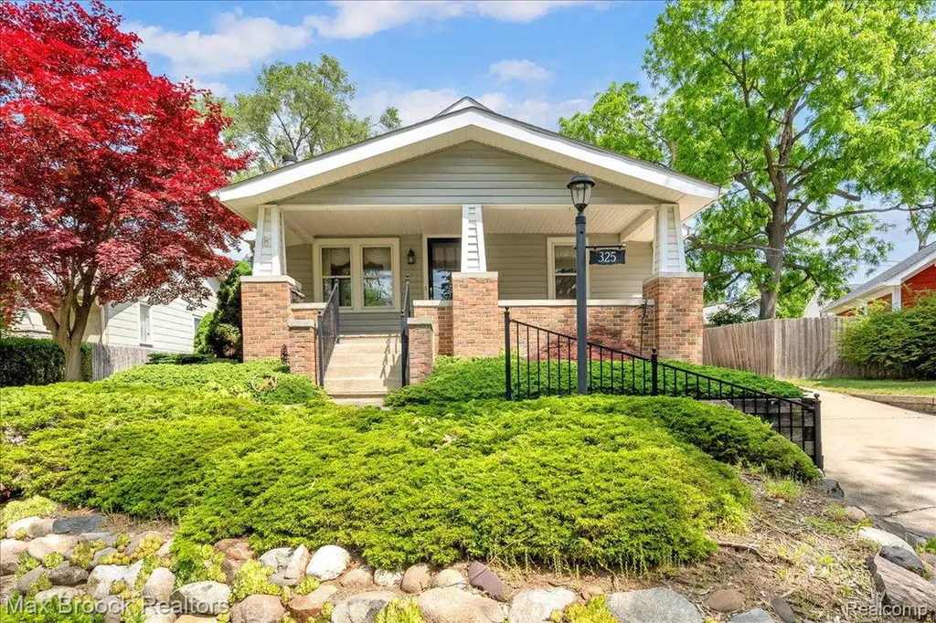325 Parkdale Avenue Rochester City MI 48307