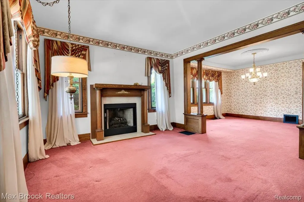 325 Parkdale Avenue Rochester City MI 48307