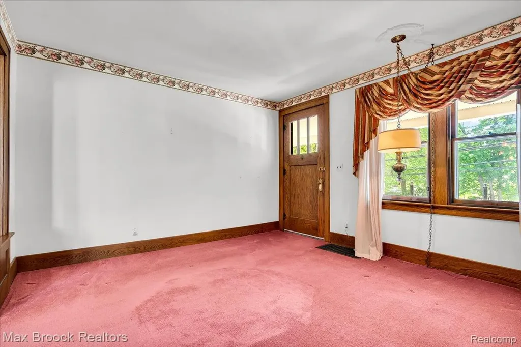 325 Parkdale Avenue Rochester City MI 48307