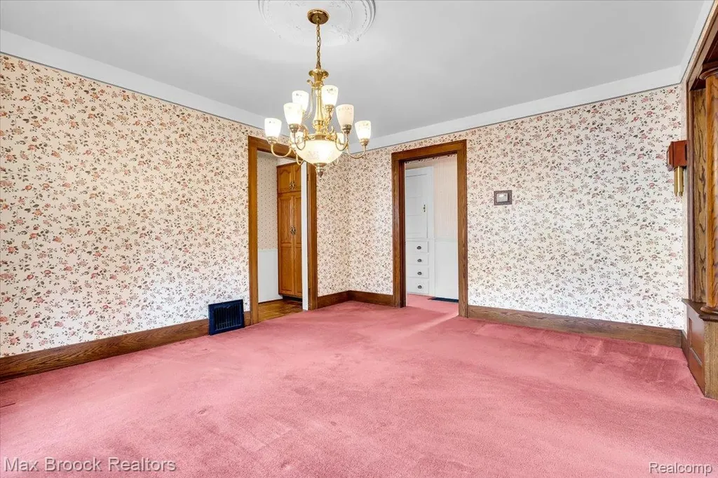 325 Parkdale Avenue Rochester City MI 48307