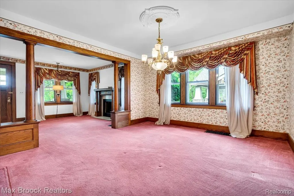 325 Parkdale Avenue Rochester City MI 48307