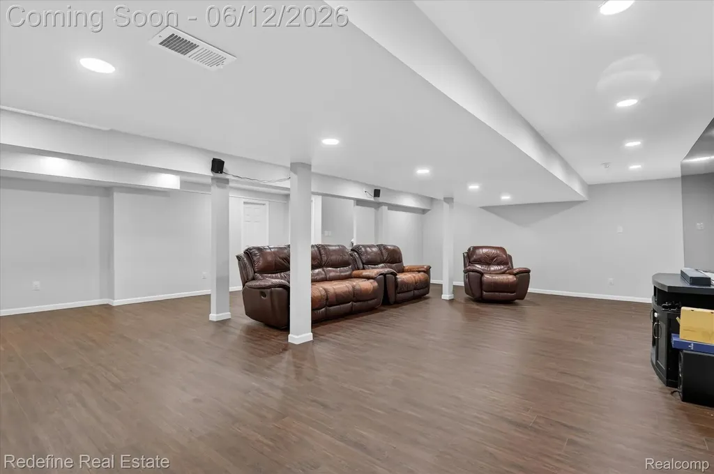 2976 Andlaur Drive Rochester Hills City MI 48307