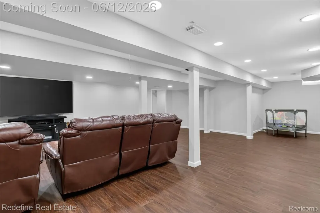 2976 Andlaur Drive Rochester Hills City MI 48307