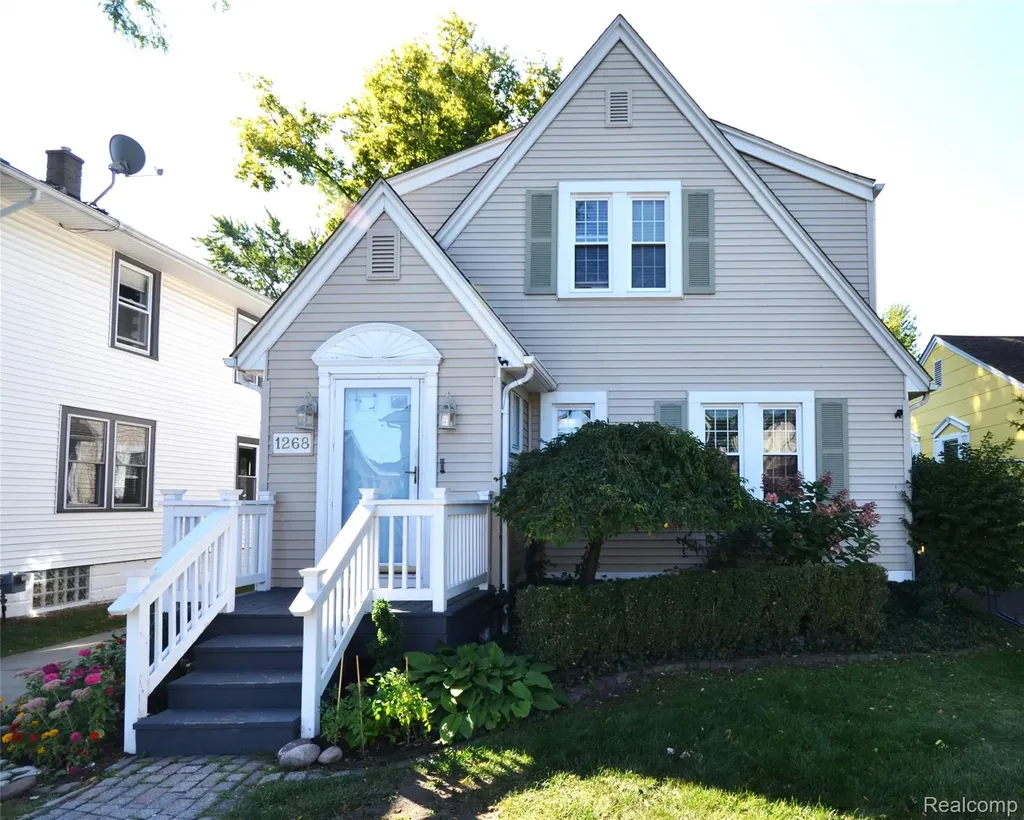 1268 Davis Avenue Birmingham City MI 48009