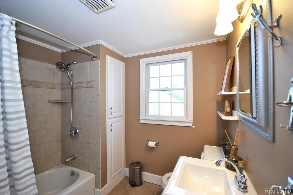 1268 Davis Avenue Birmingham City MI 48009