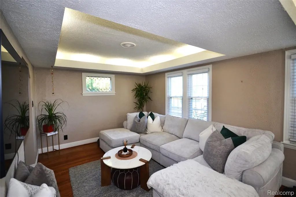 1268 Davis Avenue Birmingham City MI 48009