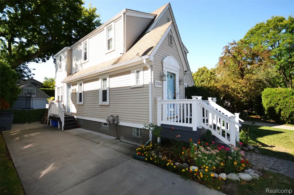 1268 Davis Avenue Birmingham City MI 48009