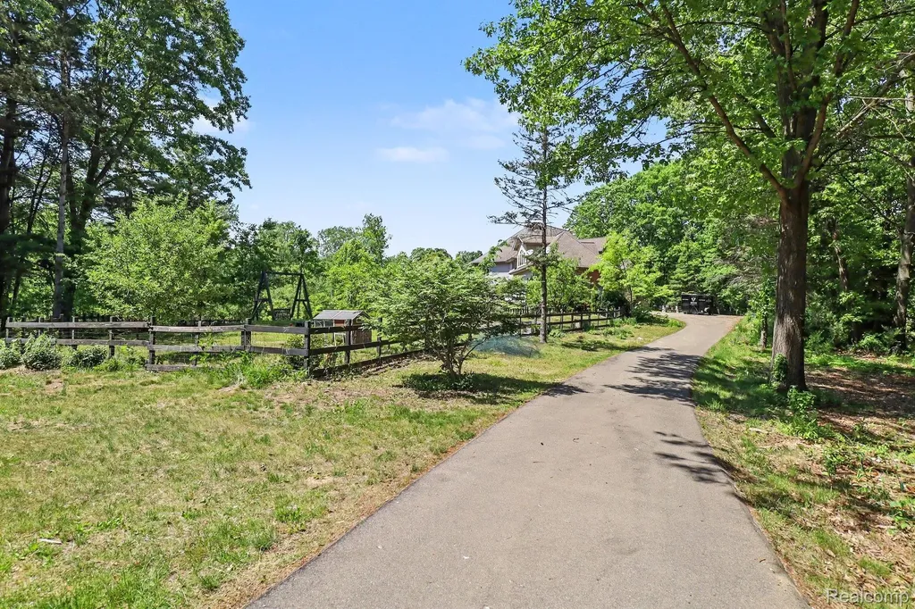 16400 Easudes Road Sharon Township MI 49240