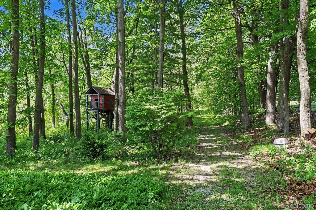 16400 Easudes Road Sharon Township MI 49240