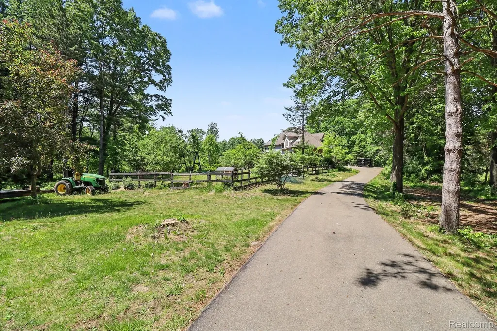 16400 Easudes Road Sharon Township MI 49240