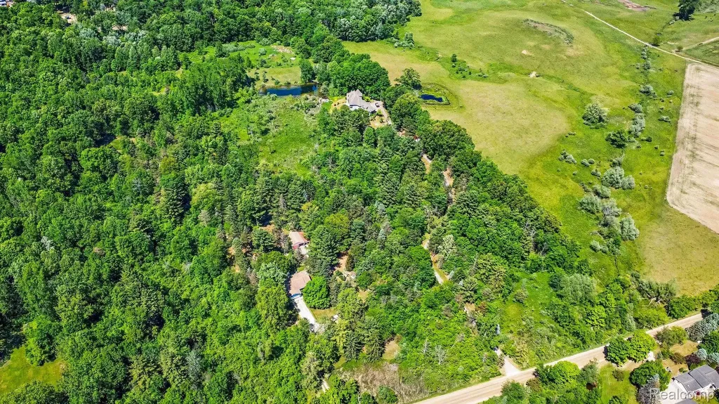 16400 Easudes Road Sharon Township MI 49240