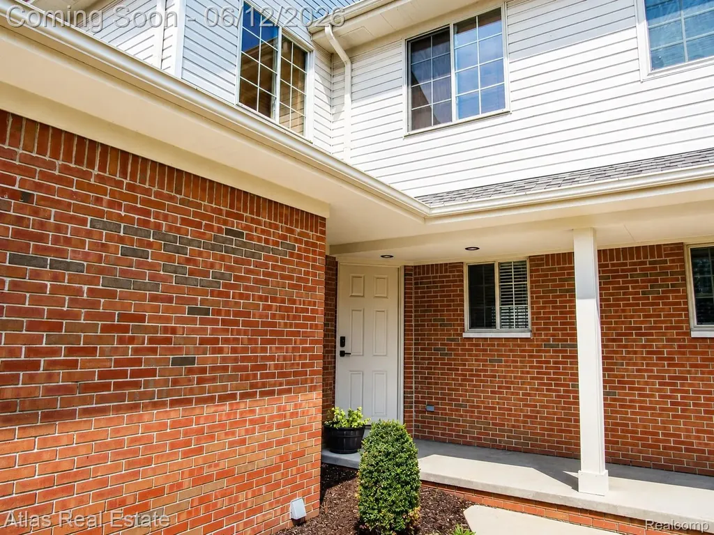 1031 Maya Court Troy City MI 48085