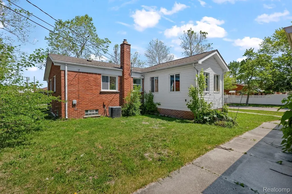 14459 Balsam Street Southgate City MI 48195