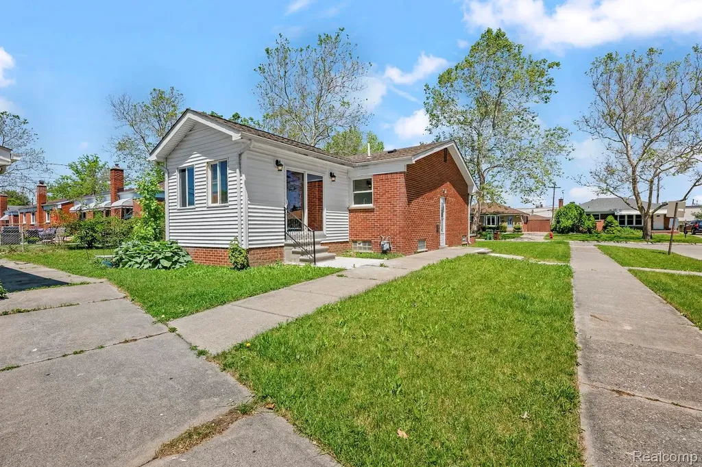 14459 Balsam Street Southgate City MI 48195