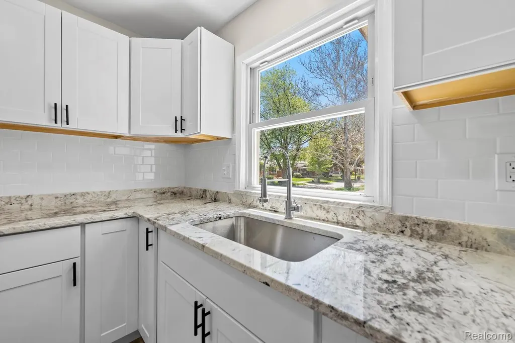 14459 Balsam Street Southgate City MI 48195
