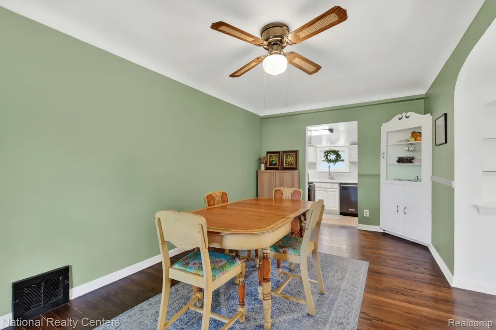 2465 Fairbury Wixom City MI 48393