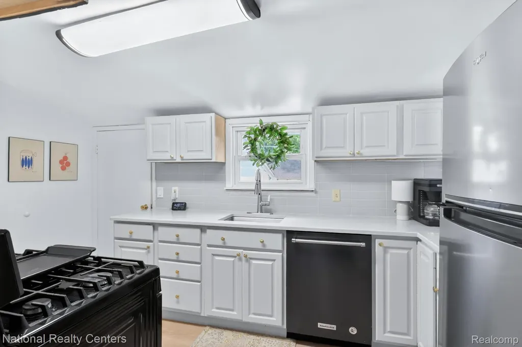 2465 Fairbury Wixom City MI 48393