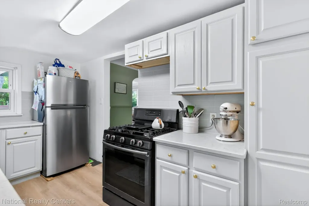 2465 Fairbury Wixom City MI 48393