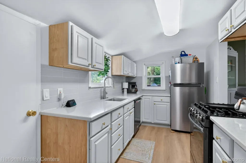 2465 Fairbury Wixom City MI 48393