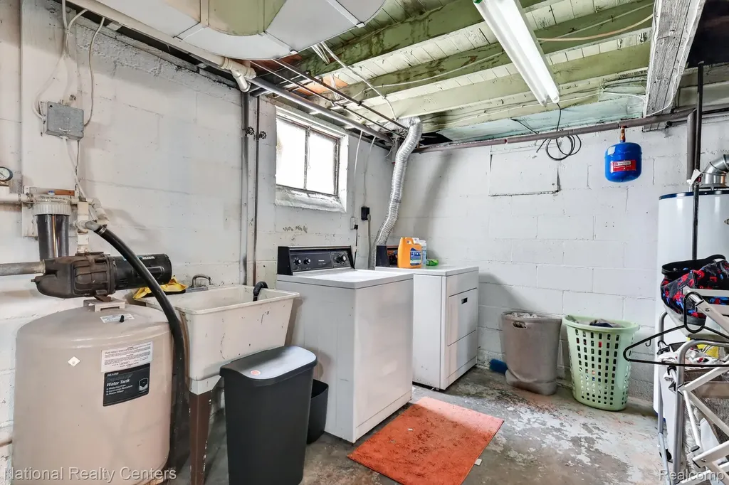 2465 Fairbury Wixom City MI 48393