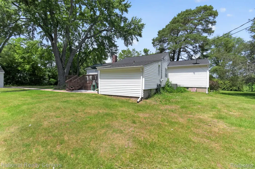 2465 Fairbury Wixom City MI 48393