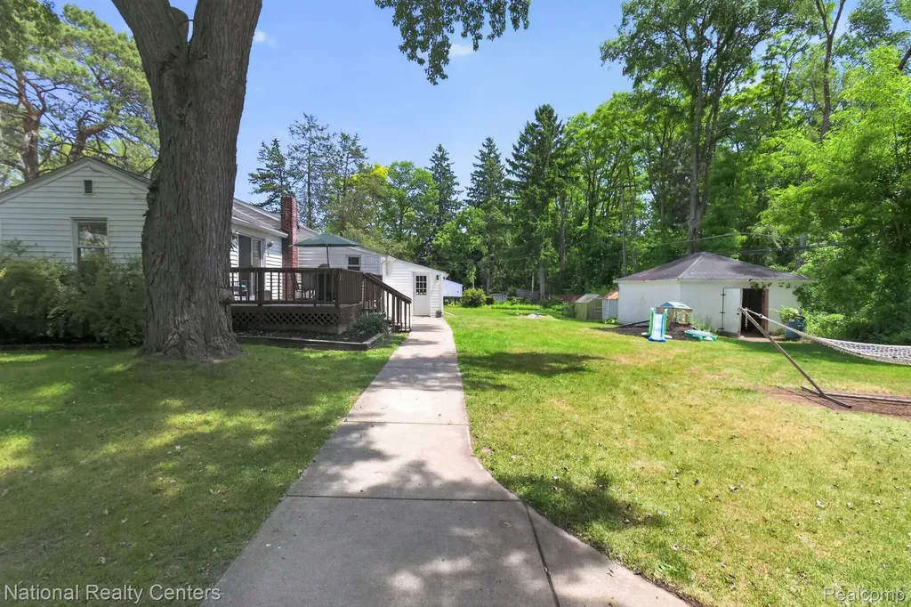 2465 Fairbury Wixom City MI 48393