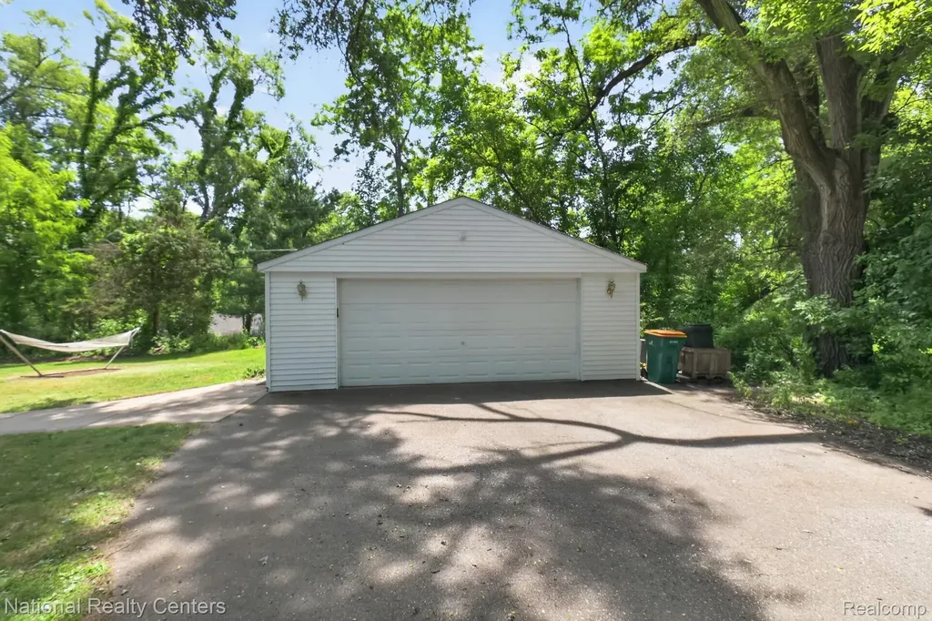 2465 Fairbury Wixom City MI 48393