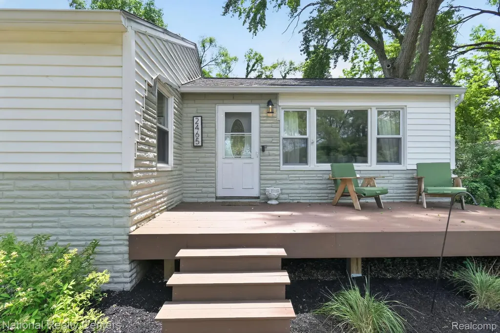 2465 Fairbury Wixom City MI 48393