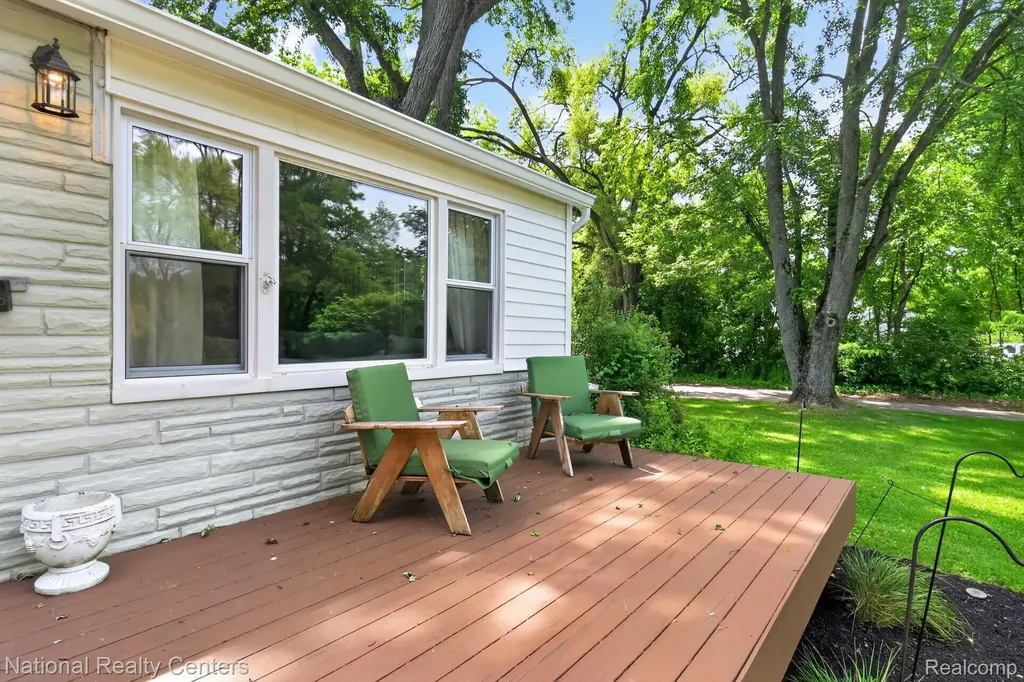 2465 Fairbury Wixom City MI 48393