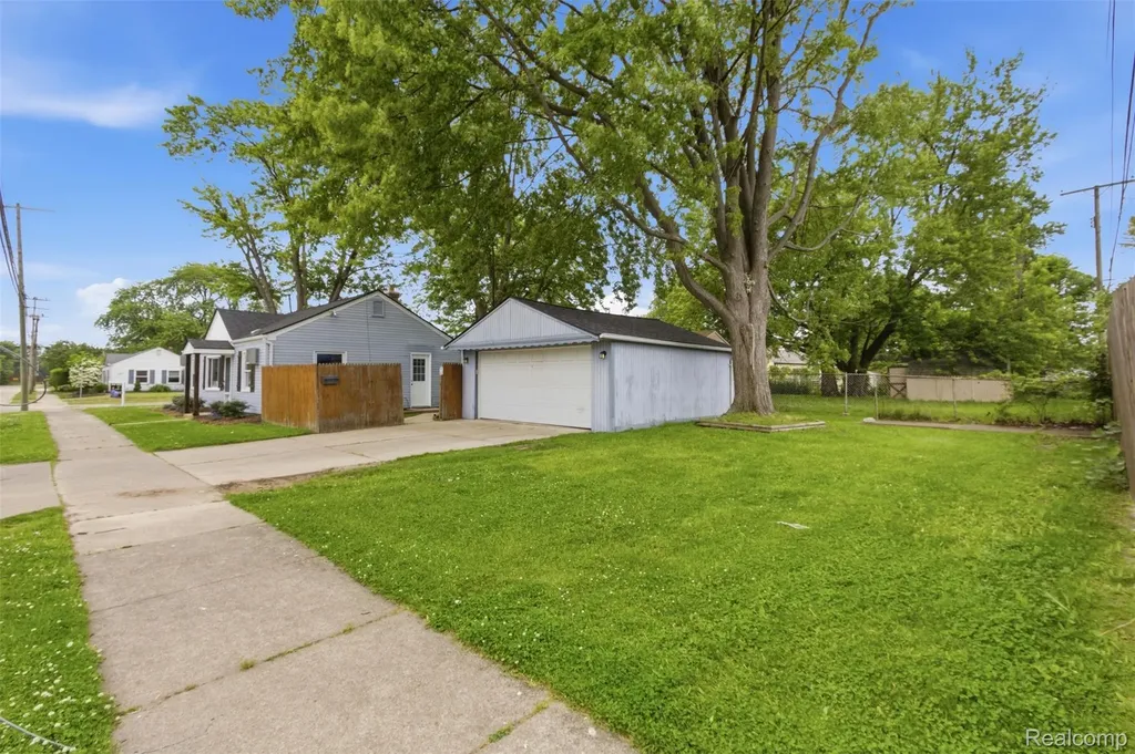 26375 Waldorf Street Roseville City MI 48066