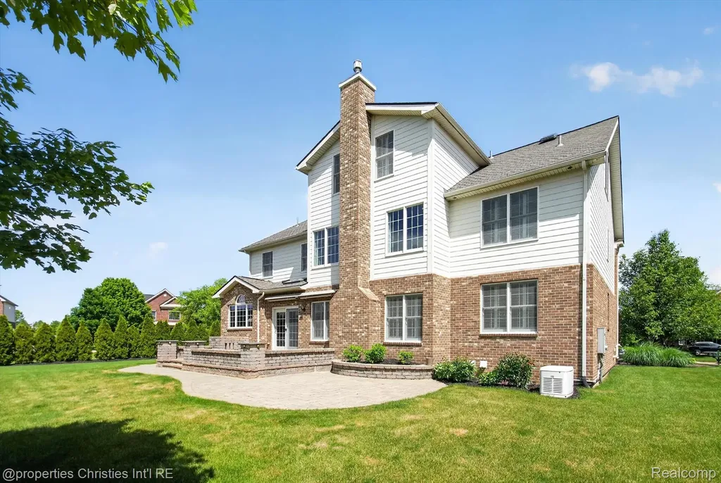 46592 Pinehurst Circle N Northville Township MI 48168
