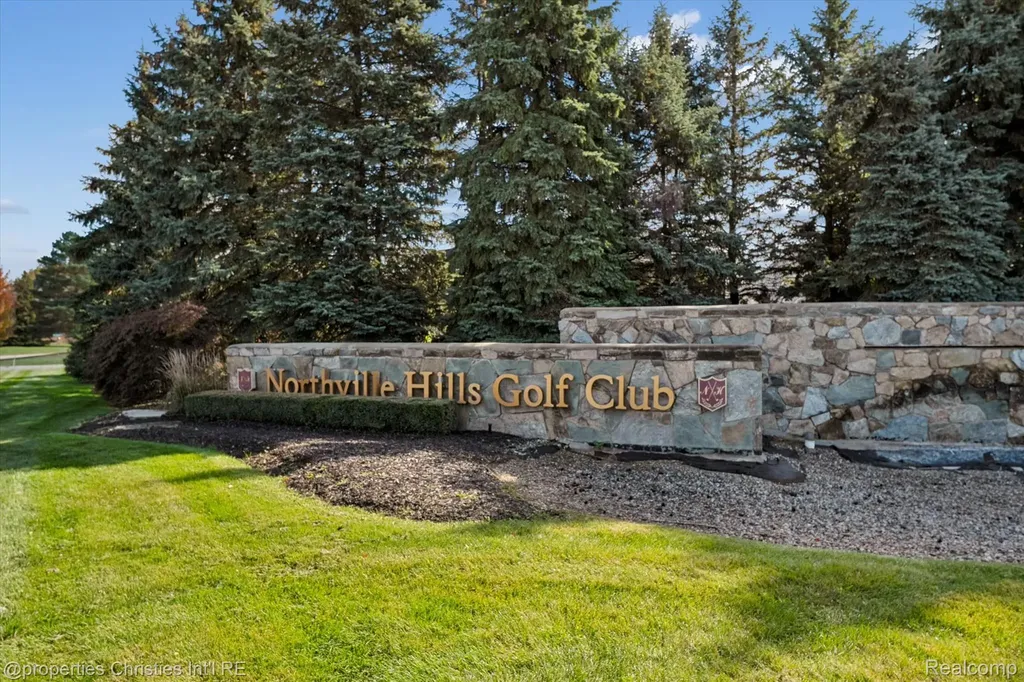 46592 Pinehurst Circle N Northville Township MI 48168