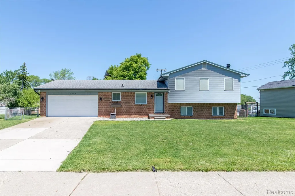 32704 Ann Arbor Trail Westland City MI 48185
