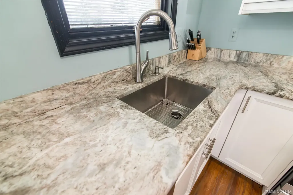 32704 Ann Arbor Trail Westland City MI 48185