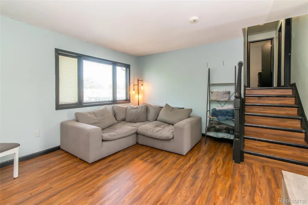 32704 Ann Arbor Trail Westland City MI 48185