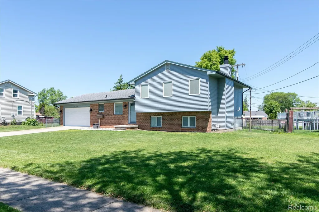 32704 Ann Arbor Trail Westland City MI 48185