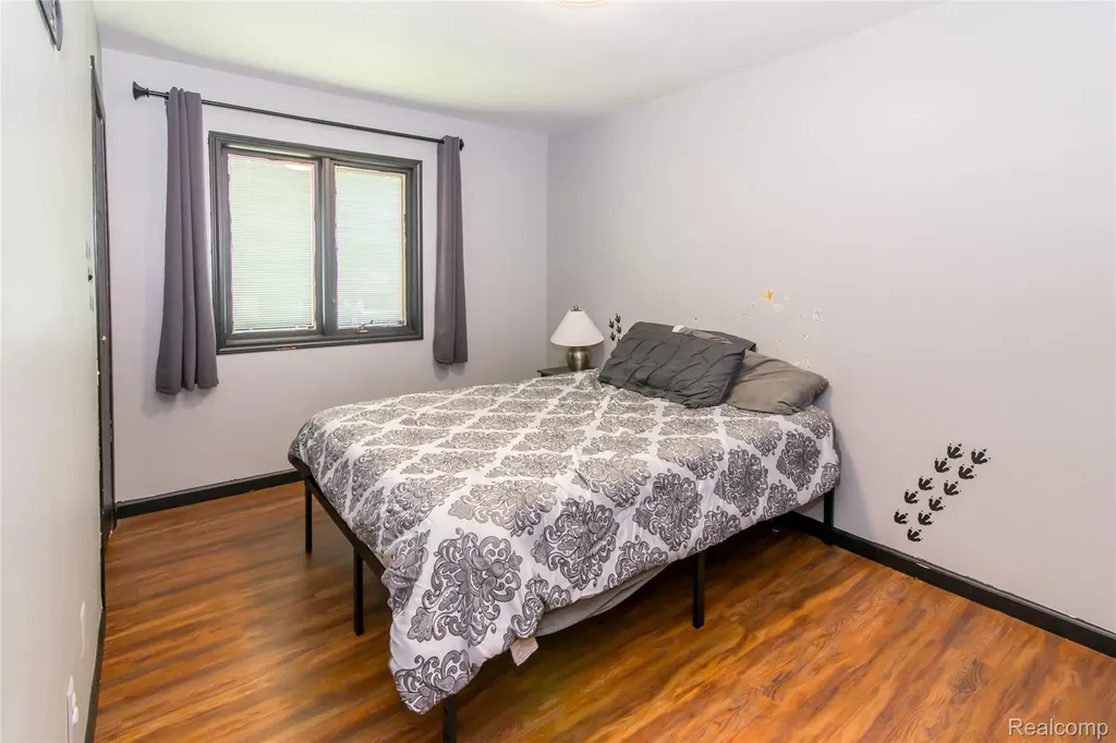 32704 Ann Arbor Trail Westland City MI 48185