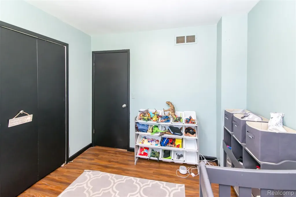 32704 Ann Arbor Trail Westland City MI 48185