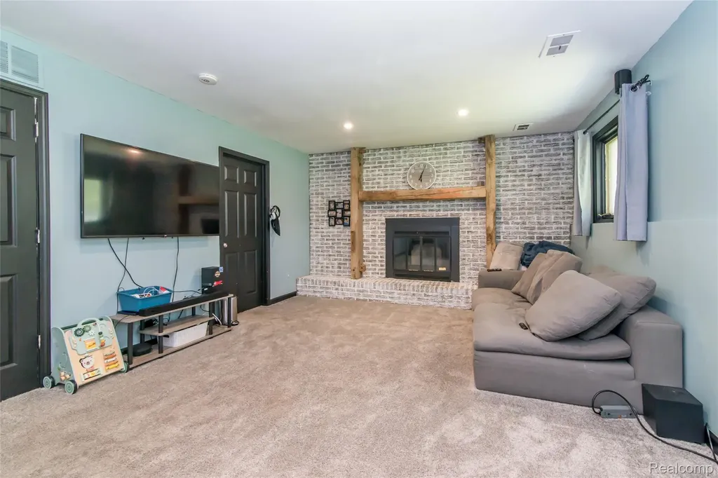 32704 Ann Arbor Trail Westland City MI 48185