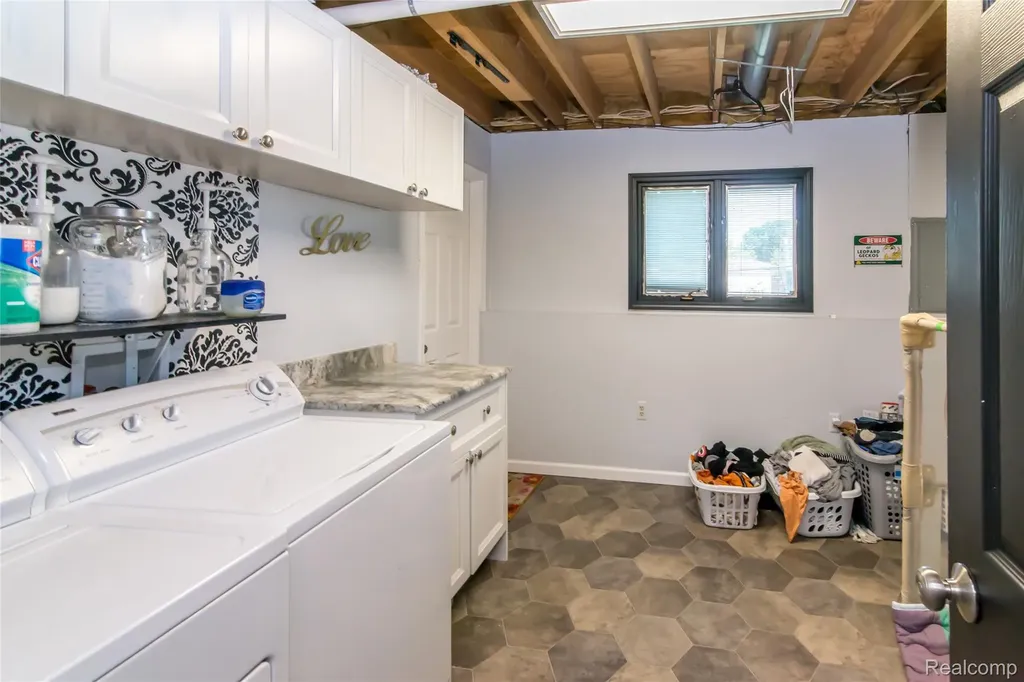 32704 Ann Arbor Trail Westland City MI 48185