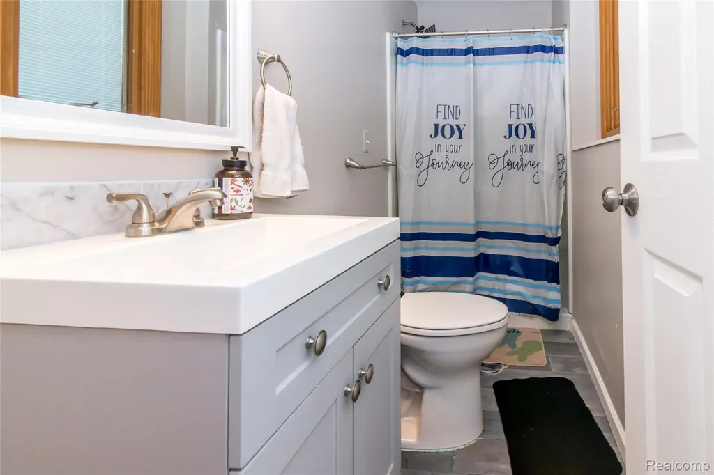 32704 Ann Arbor Trail Westland City MI 48185