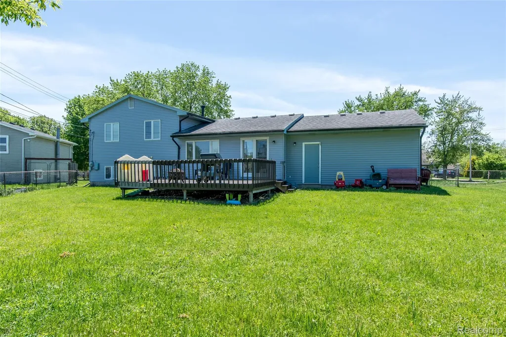 32704 Ann Arbor Trail Westland City MI 48185