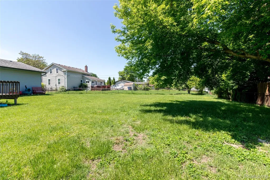 32704 Ann Arbor Trail Westland City MI 48185